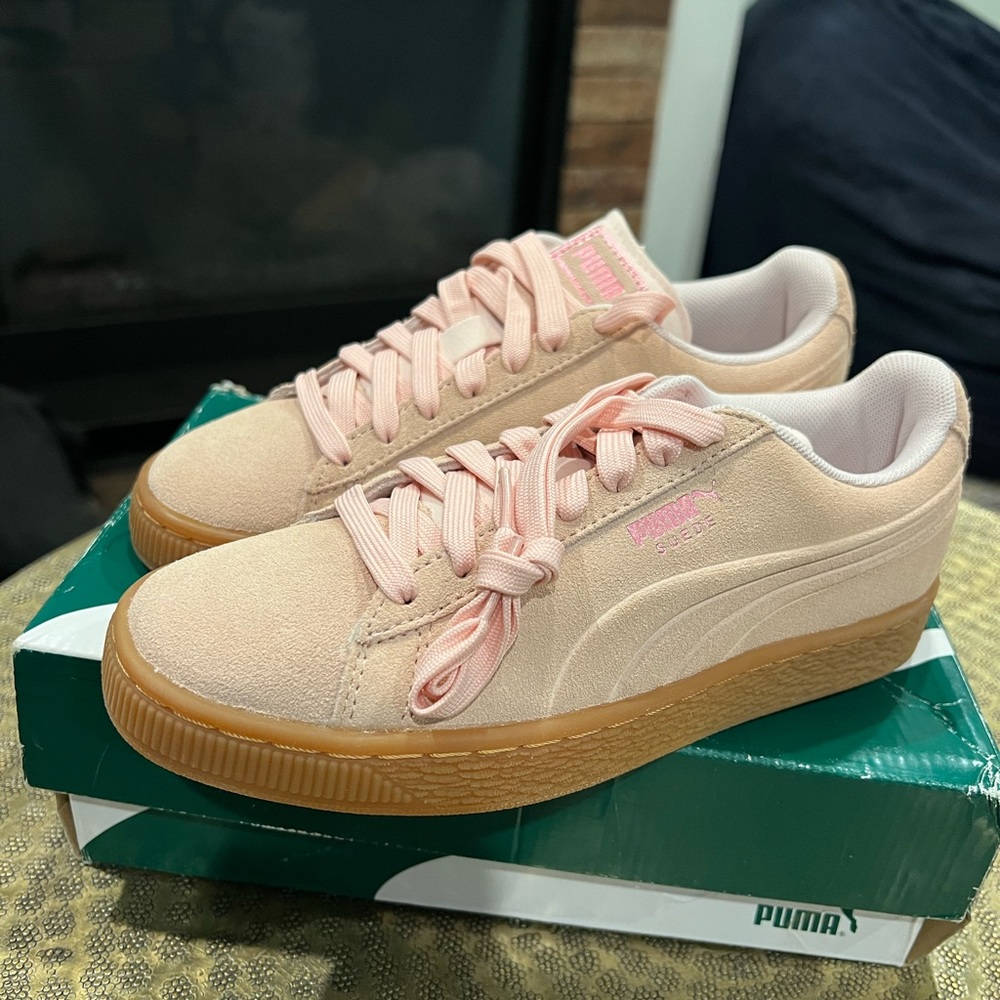 BRAND NEW - Pink Classic Suede Puma - Girls size 4